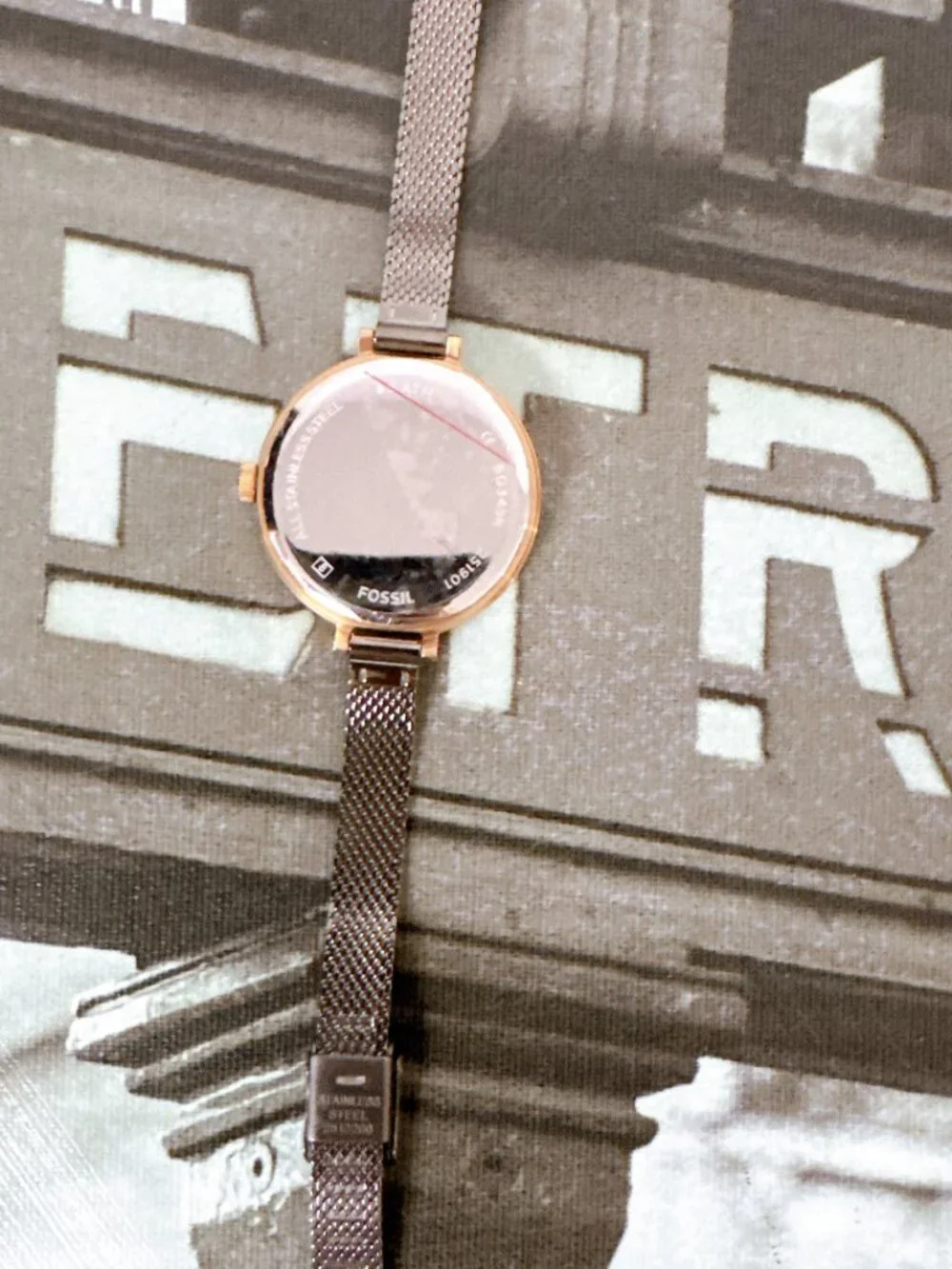The Fossil Classic Minute BQ3458 watch features a modern monochromatic design wi